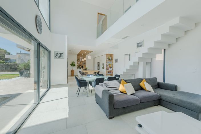 Image No.3-6 Bed House for sale