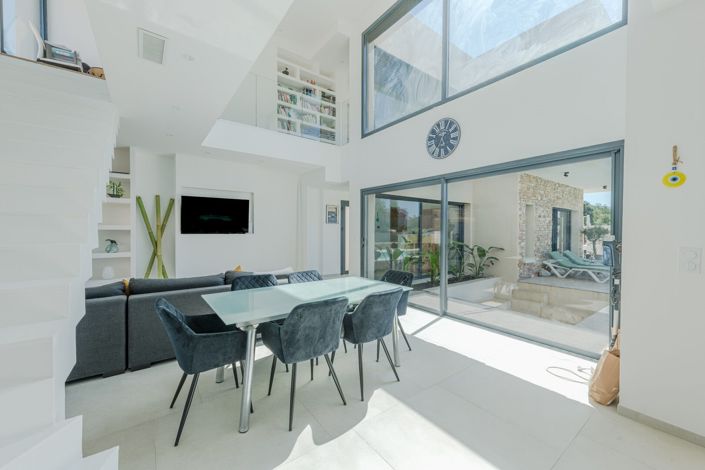 Image No.5-6 Bed House for sale