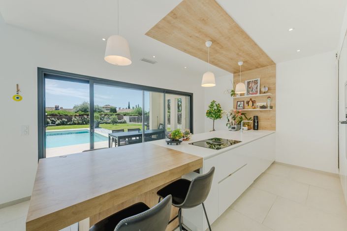 Image No.6-6 Bed House for sale