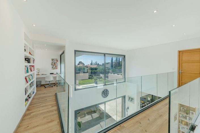 Image No.7-6 Bed House for sale