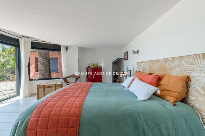 Image No.14-4 Bed House for sale
