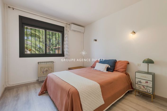 Image No.15-4 Bed House for sale