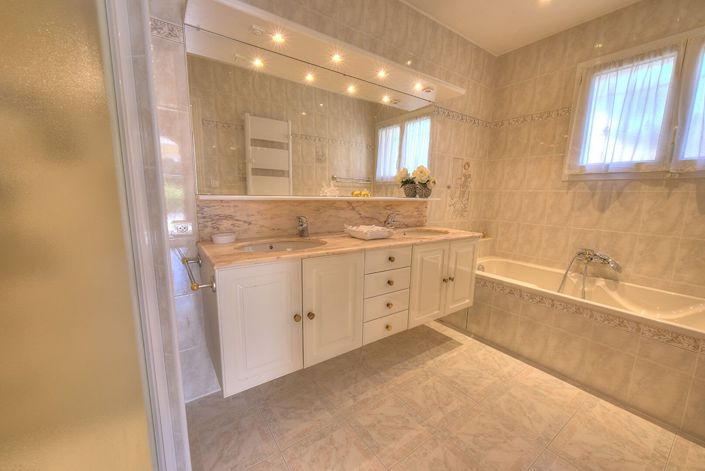 Image No.14-3 Bed House for sale