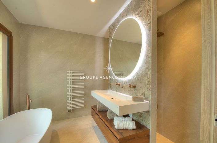 Image No.13-4 Bed House for sale