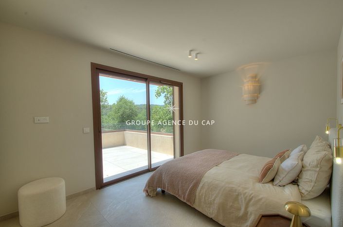 Image No.14-4 Bed House for sale