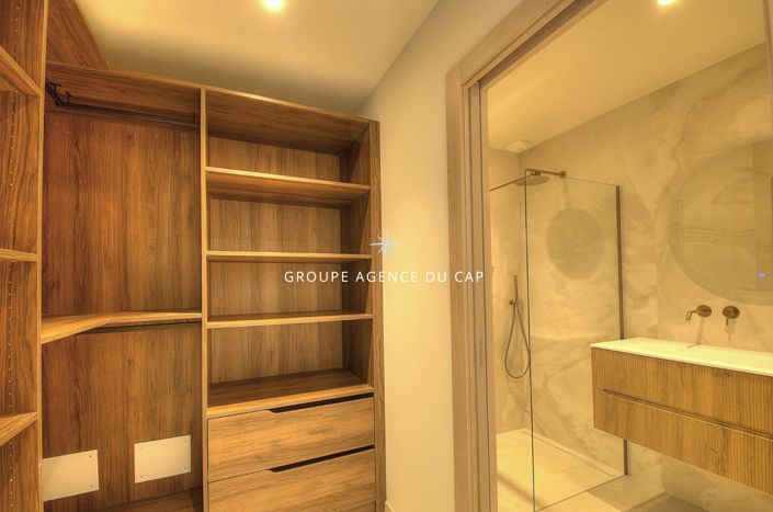 Image No.17-4 Bed House for sale