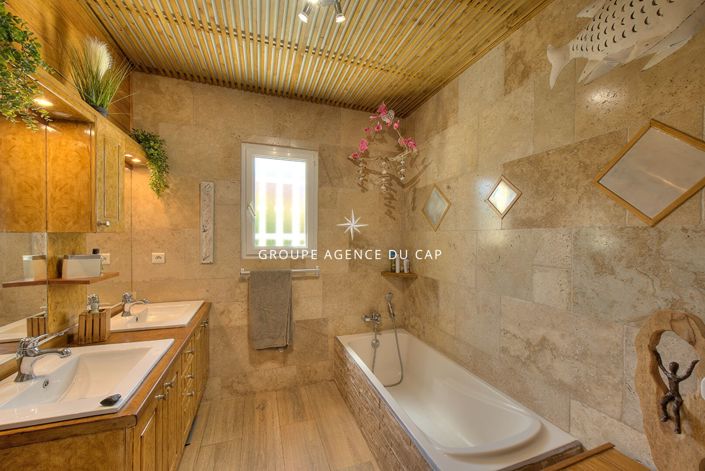 Image No.16-4 Bed House for sale
