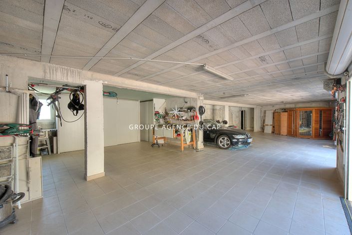Image No.17-4 Bed House for sale