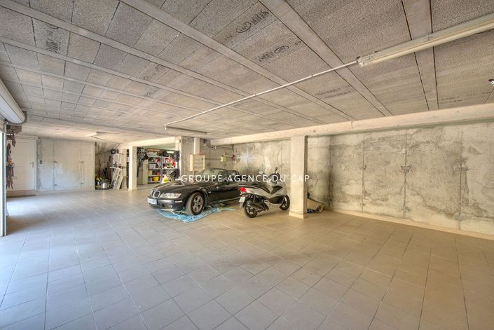 Image No.18-4 Bed House for sale