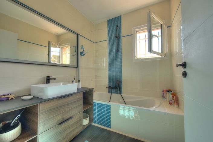 Image No.12-4 Bed House for sale