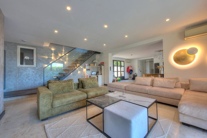 Image No.3-4 Bed House for sale