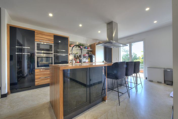 Image No.5-4 Bed House for sale