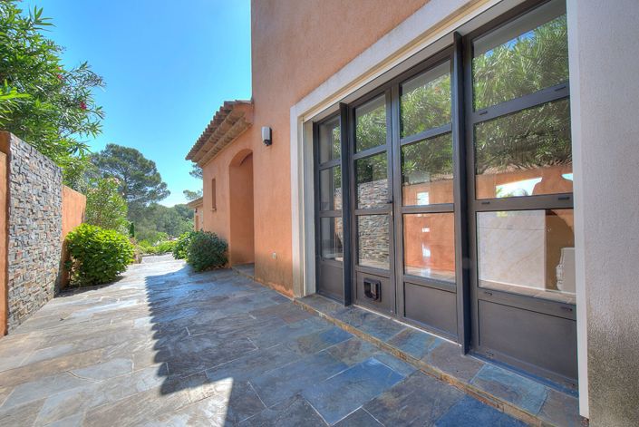 Image No.6-4 Bed House for sale