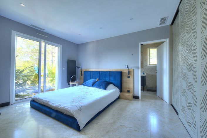 Image No.8-4 Bed House for sale