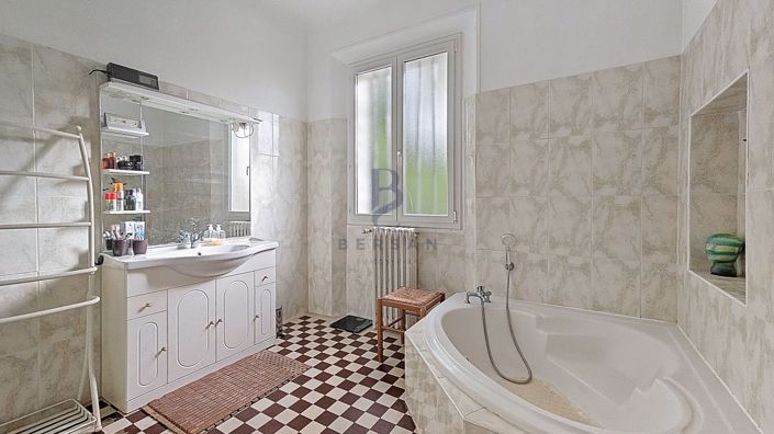 Image No.14-3 Bed House for sale