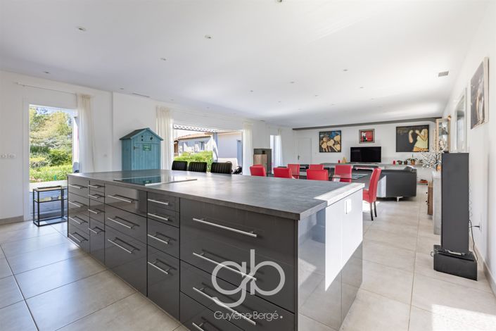 Image No.11-5 Bed House for sale