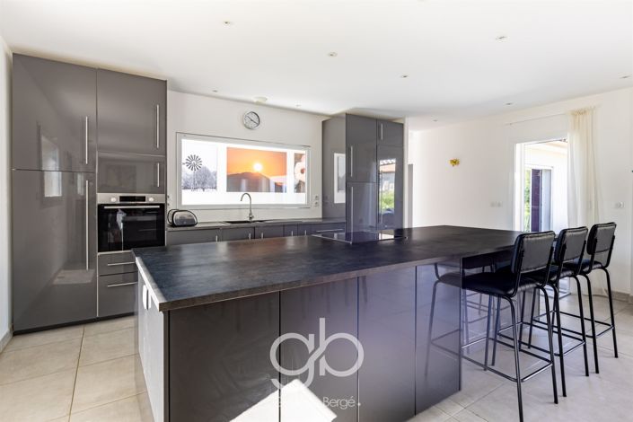 Image No.12-5 Bed House for sale