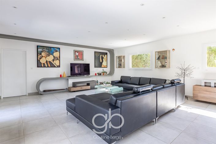 Image No.3-5 Bed House for sale
