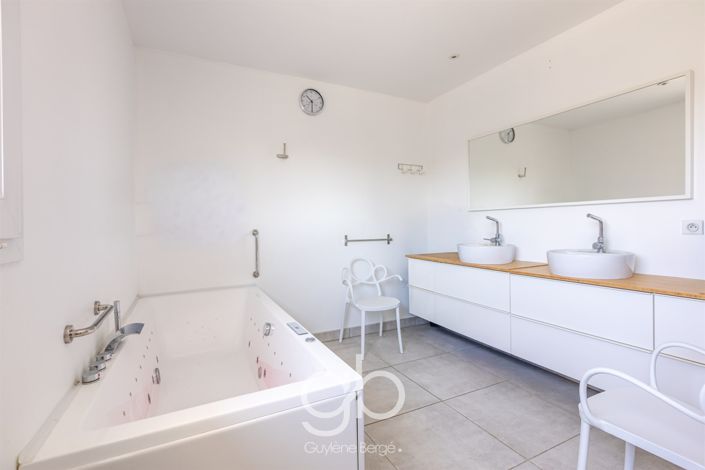 Image No.5-5 Bed House for sale