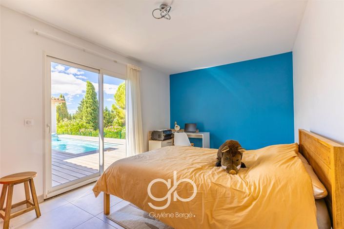 Image No.6-5 Bed House for sale