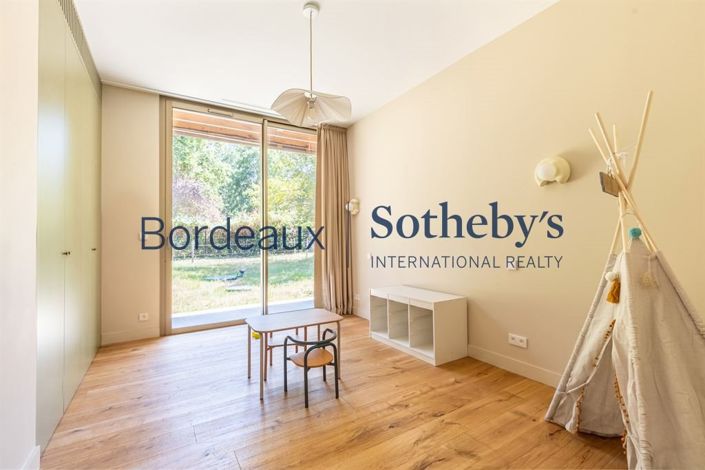 Image No.15-5 Bed House for sale