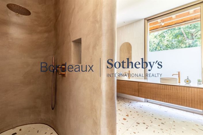 Image No.17-5 Bed House for sale