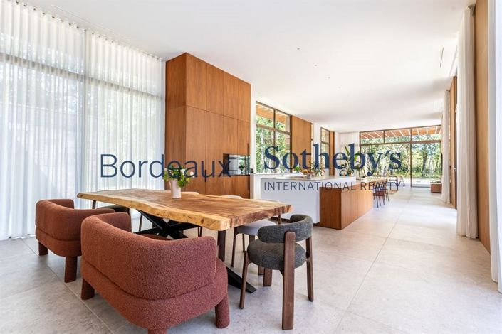 Image No.9-5 Bed House for sale