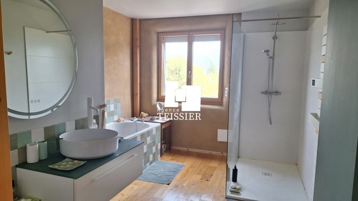 Image No.12-2 Bed House for sale
