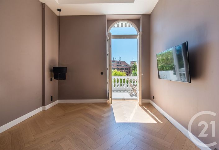 Image No.19-3 Bed Apartment for sale