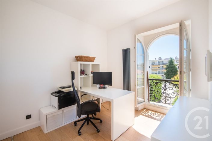 Image No.23-3 Bed Apartment for sale