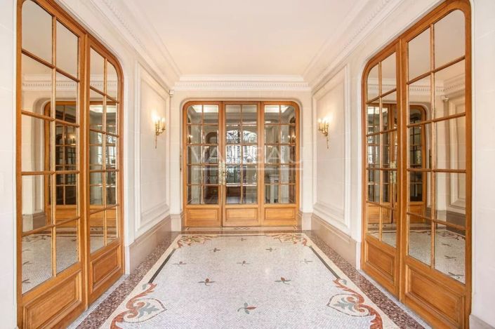 Image No.20-5 Bed Apartment for sale