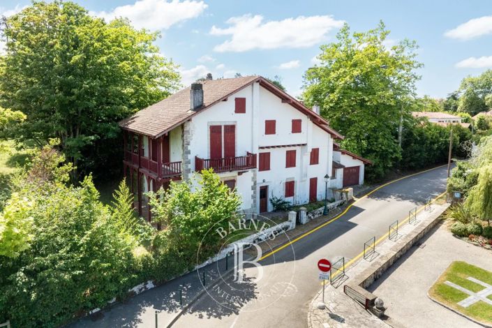 Image No.4-8 Bed House for sale