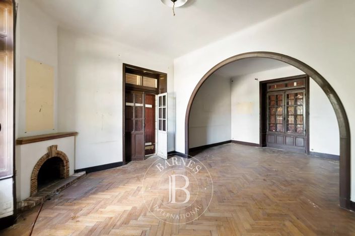 Image No.7-8 Bed House for sale