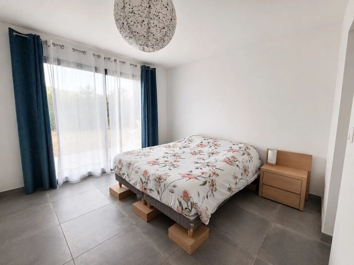 Image No.11-3 Bed House for sale