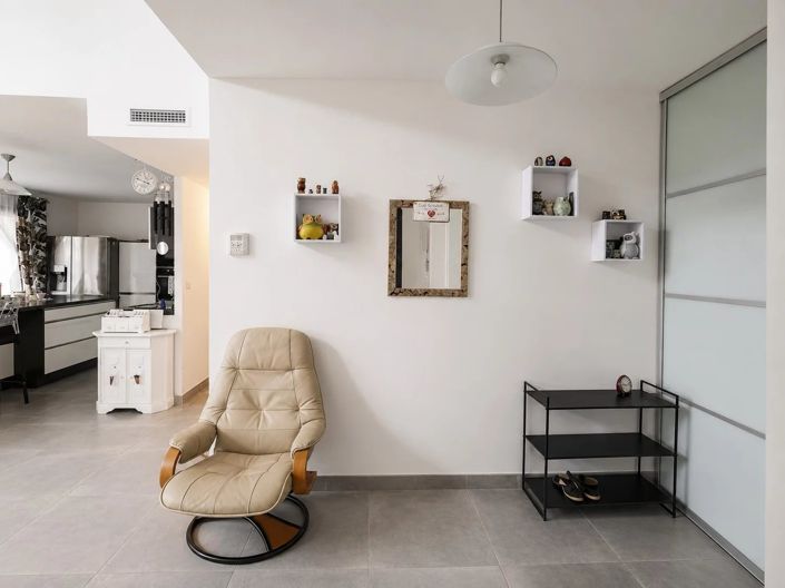 Image No.12-3 Bed House for sale