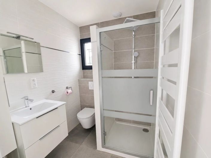 Image No.8-3 Bed House for sale