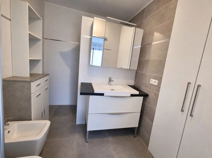 Image No.9-3 Bed House for sale