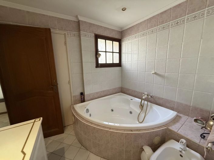 Image No.12-3 Bed House for sale