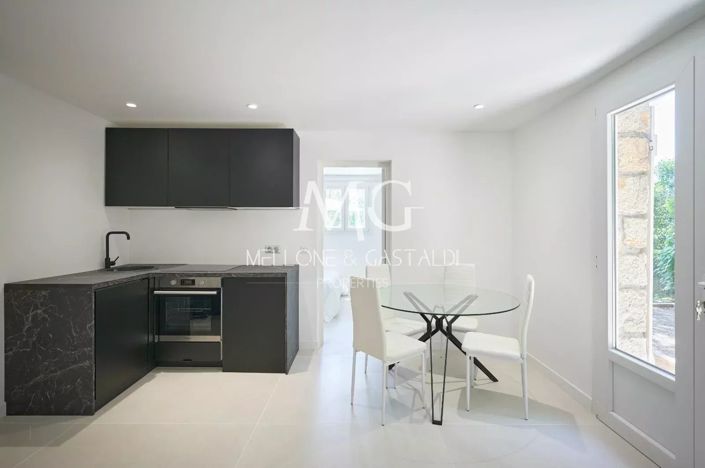 Image No.10-6 Bed House for sale