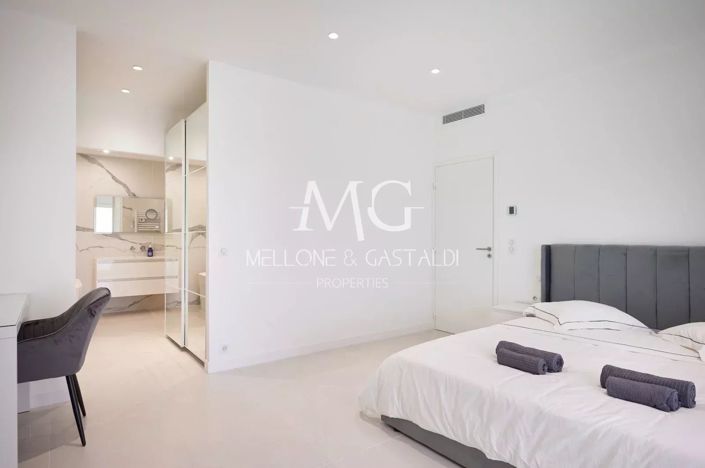 Image No.11-6 Bed House for sale