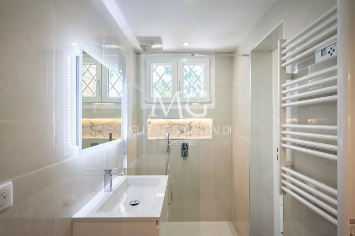 Image No.16-6 Bed House for sale