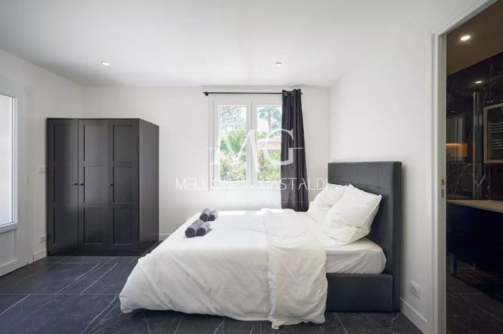 Image No.18-6 Bed House for sale