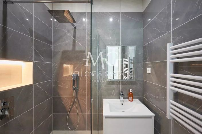Image No.21-6 Bed House for sale