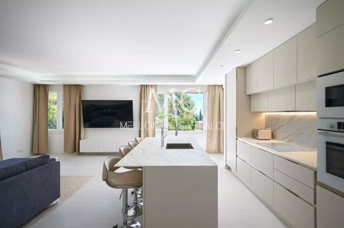 Image No.5-6 Bed House for sale