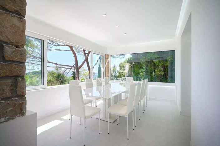 Image No.8-6 Bed House for sale