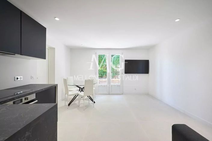 Image No.9-6 Bed House for sale