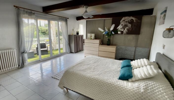 Image No.8-5 Bed House for sale