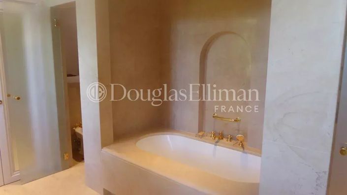Image No.11-20 Bed House for sale