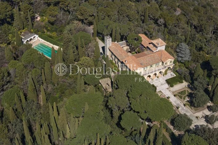 Image No.2-20 Bed House for sale