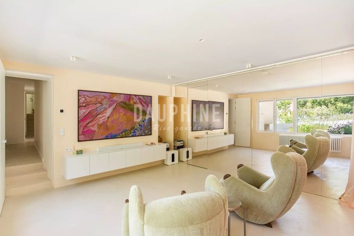 Image No.16-5 Bed House for sale